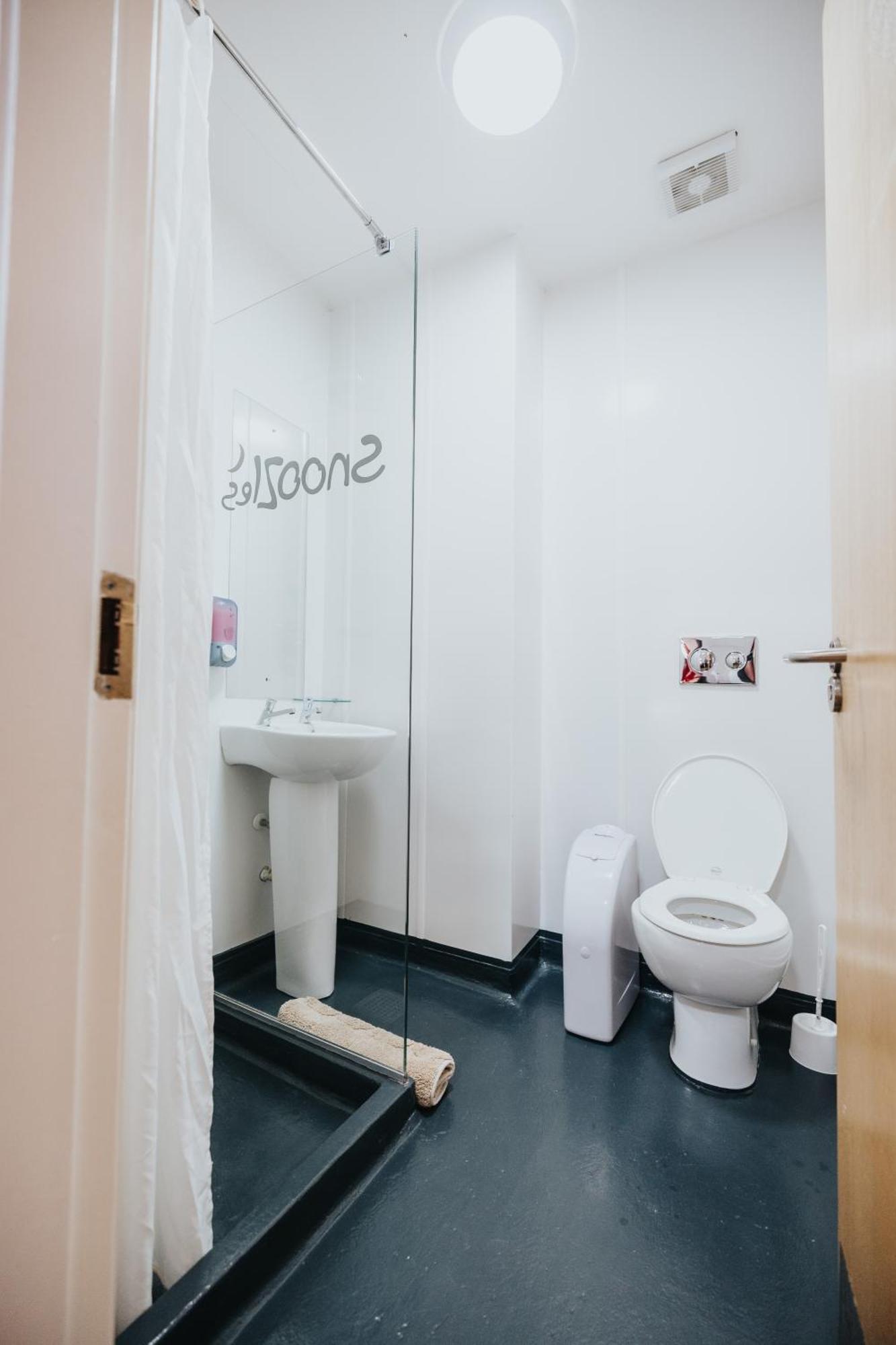 10 Bed Private Room En suite